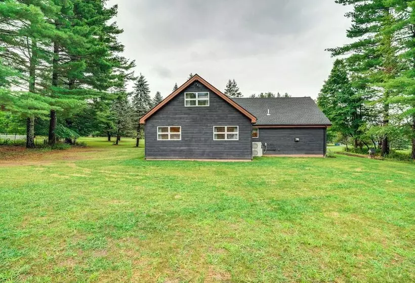 Stylish Catskills Retreat: Year Round Adventure!