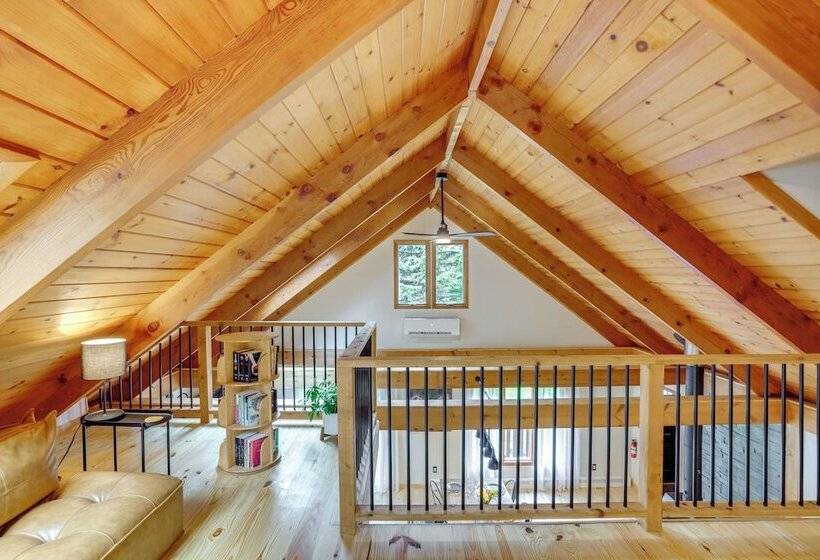 Stylish Catskills Retreat: Year Round Adventure!