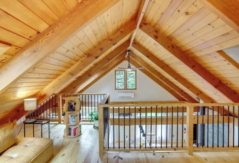 Stylish Catskills Retreat: Year Round Adventure!