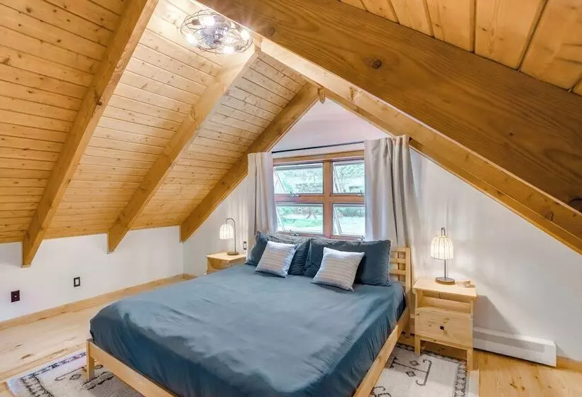 Stylish Catskills Retreat: Year Round Adventure!