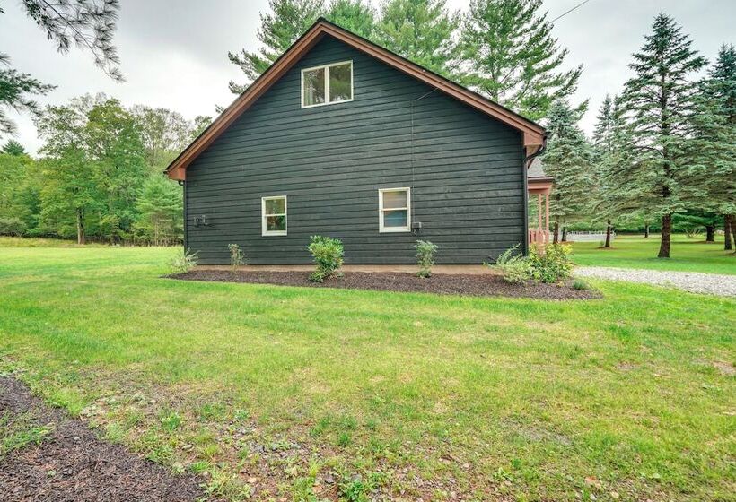 Stylish Catskills Retreat: Year Round Adventure!