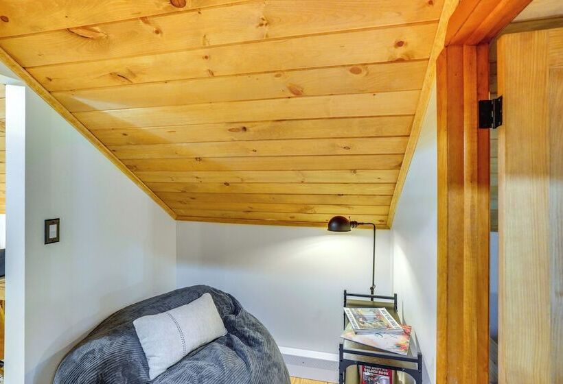 Stylish Catskills Retreat: Year Round Adventure!