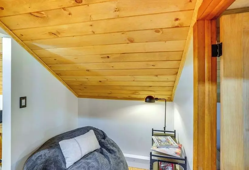 Stylish Catskills Retreat: Year Round Adventure!