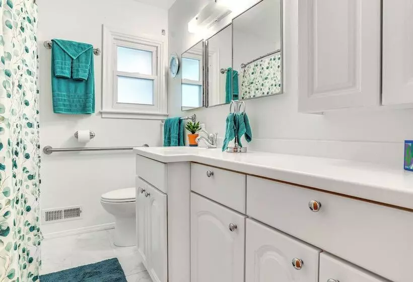 Welcoming Cottage Grove Home W/ Yard