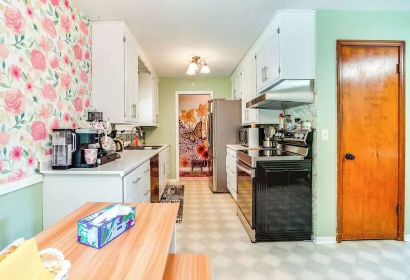 Welcoming Cottage Grove Home W/ Yard