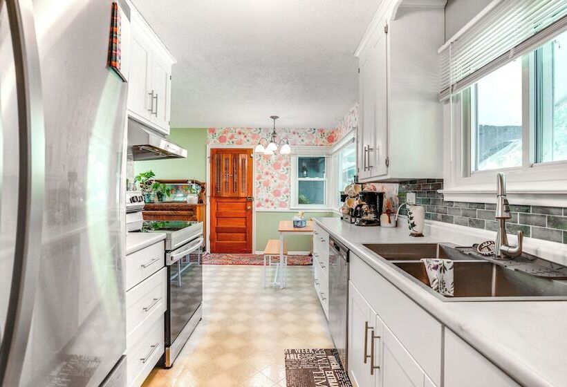 Welcoming Cottage Grove Home W/ Yard