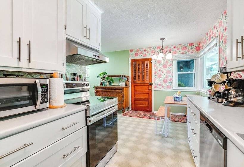 Welcoming Cottage Grove Home W/ Yard