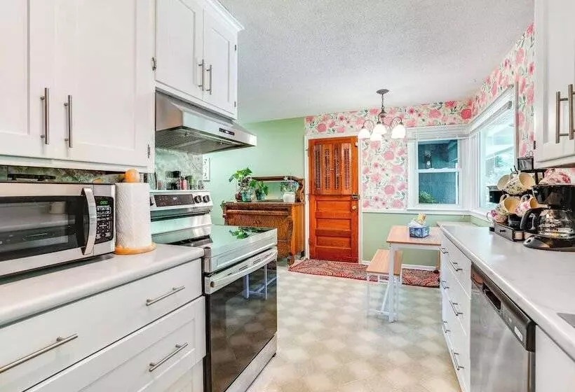 Welcoming Cottage Grove Home W/ Yard