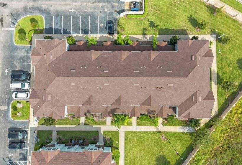 Beautiful Townhouse Next To Disney Parks 04