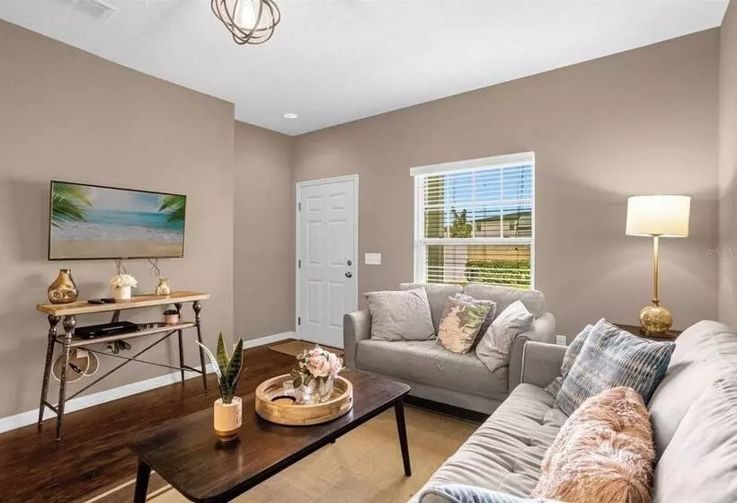 Beautiful Townhouse Next To Disney Parks 04