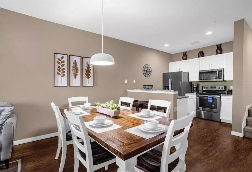 Beautiful Townhouse Next To Disney Parks 04