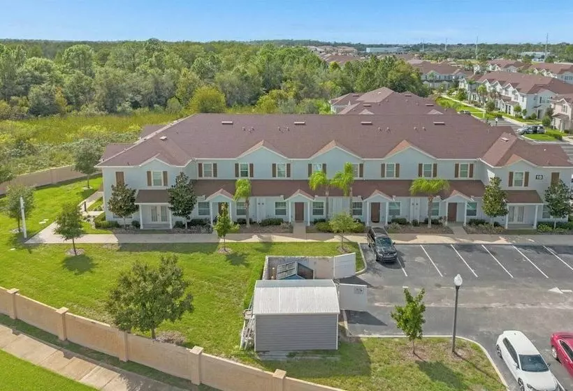 Beautiful Townhouse Next To Disney Parks 04