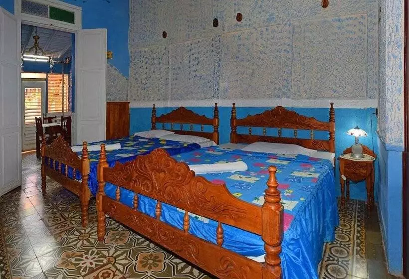 ベッドアンドブレックファースト Hostal Del Pino