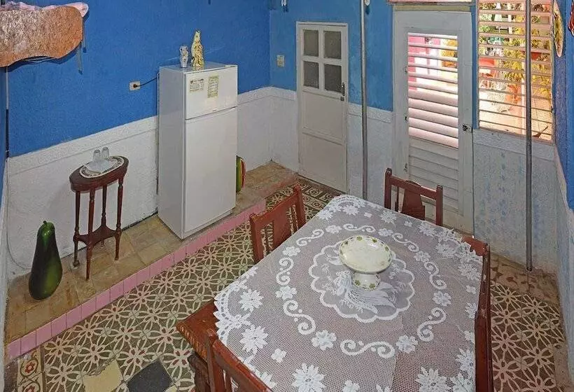 ベッドアンドブレックファースト Hostal Del Pino