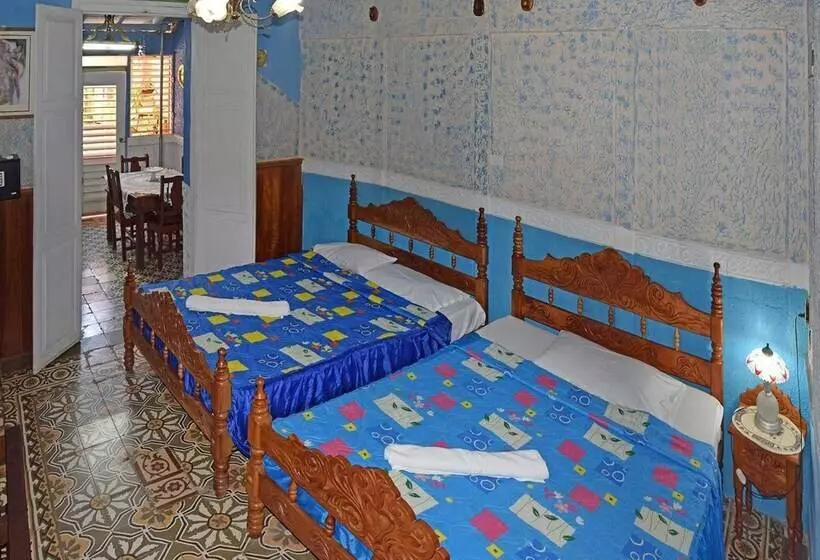 ベッドアンドブレックファースト Hostal Del Pino