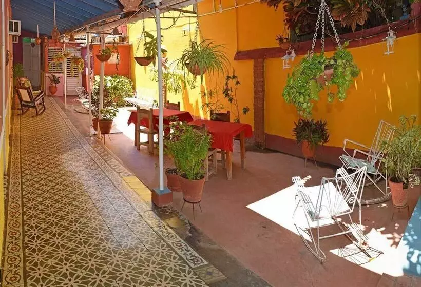 ベッドアンドブレックファースト Hostal Del Pino