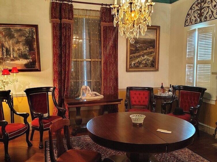 Bed and Breakfast Lafleur Guest House