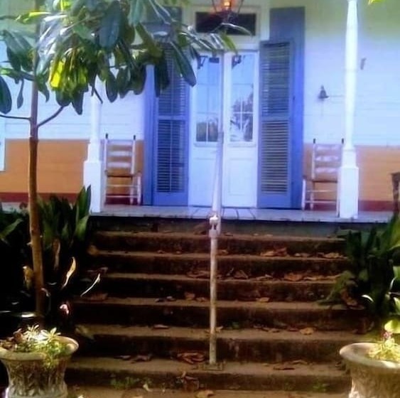 Bed and Breakfast Lafleur Guest House