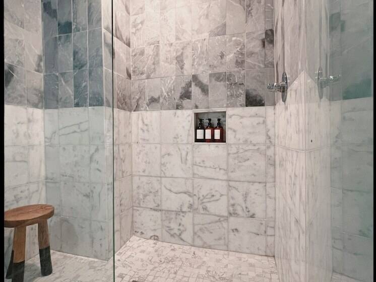 Bed and Breakfast Thames Home