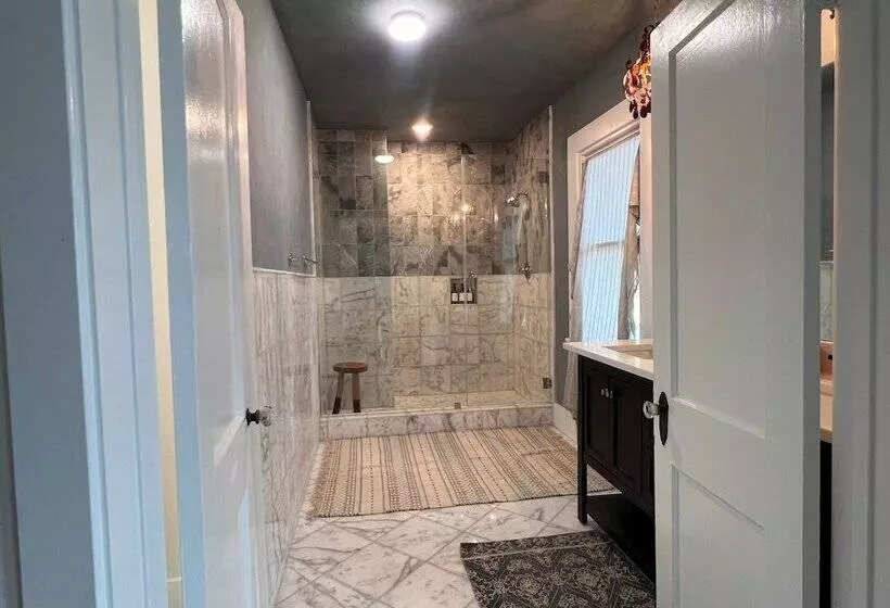 Aamiaismajoitus (B&B) Thames Home