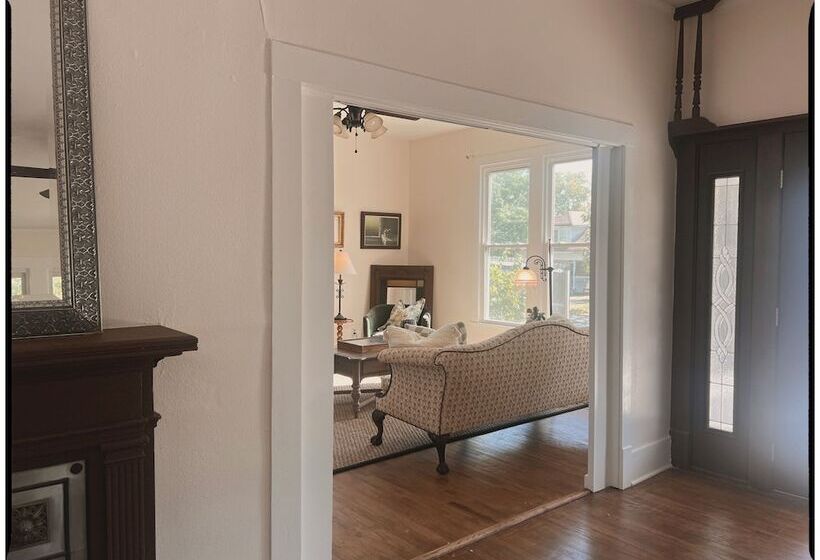 Bed and Breakfast Thames Home