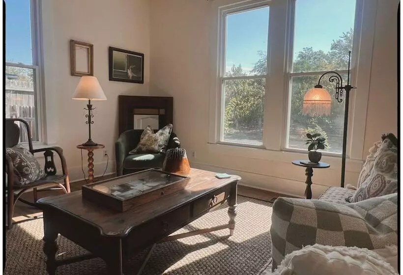 Aamiaismajoitus (B&B) Thames Home