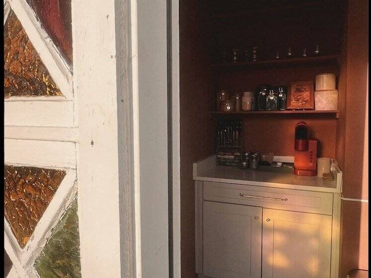 Bed and Breakfast Thames Home