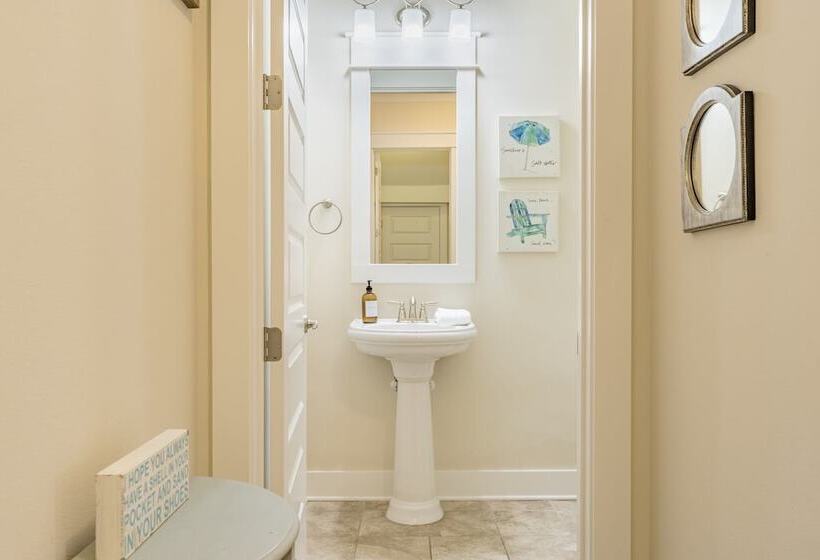 Emerald Gem By Avantstay Pool Access, 3mins To Beach!