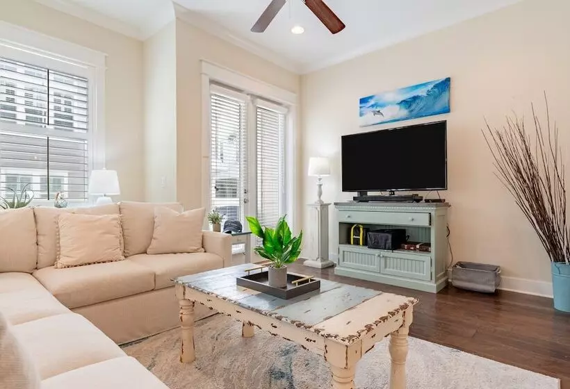 Emerald Gem By Avantstay Pool Access, 3mins To Beach!