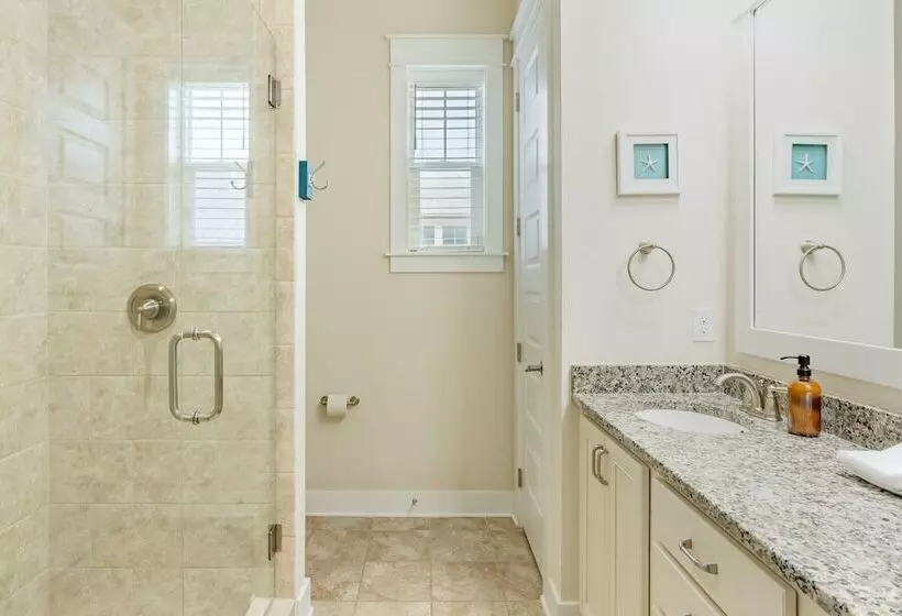 Emerald Gem By Avantstay Pool Access, 3mins To Beach!