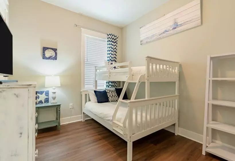 Emerald Gem By Avantstay Pool Access, 3mins To Beach!