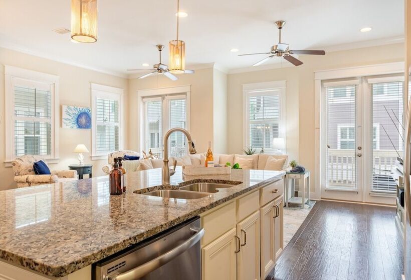 Emerald Gem By Avantstay Pool Access, 3mins To Beach!