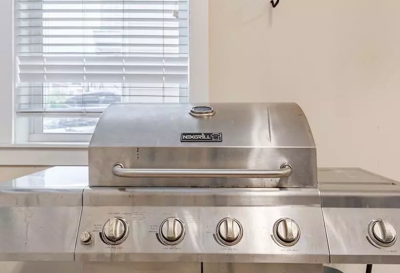 Emerald Gem By Avantstay Pool Access, 3mins To Beach!