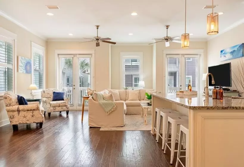 Emerald Gem By Avantstay Pool Access, 3mins To Beach!