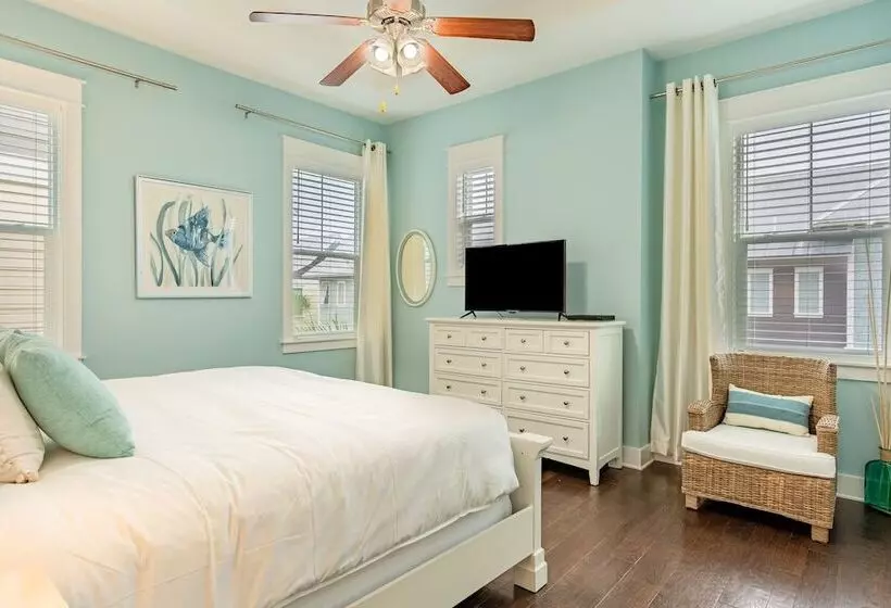 Emerald Gem By Avantstay Pool Access, 3mins To Beach!