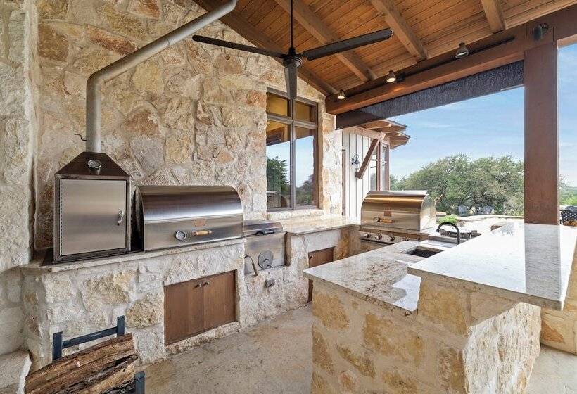 בית מלון כפרי Rusted Roof Ranch   Pool Bar Fireplace
