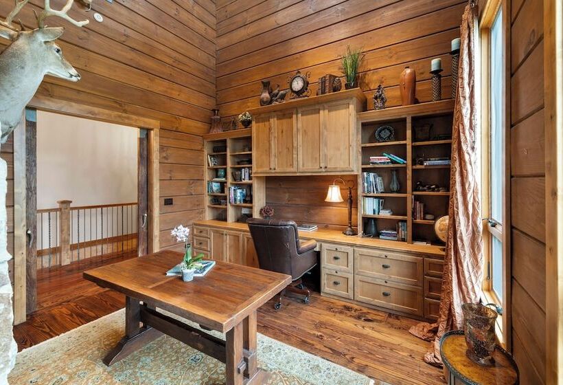 בית מלון כפרי Rusted Roof Ranch   Pool Bar Fireplace