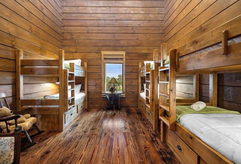 בית מלון כפרי Rusted Roof Ranch   Pool Bar Fireplace