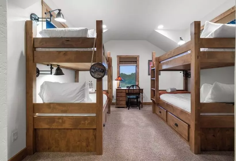 Maaseutuhotelli Rusted Roof Ranch   Pool Bar Fireplace