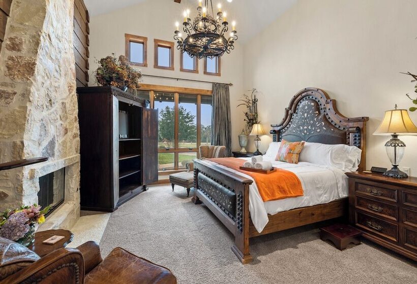 Landhotel Rusted Roof Ranch   Pool Bar Fireplace