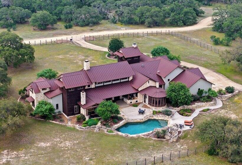 בית מלון כפרי Rusted Roof Ranch   Pool Bar Fireplace