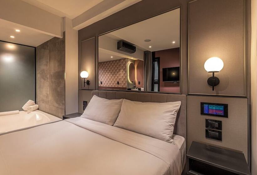 هتل Up Laprida   Solo Adultos