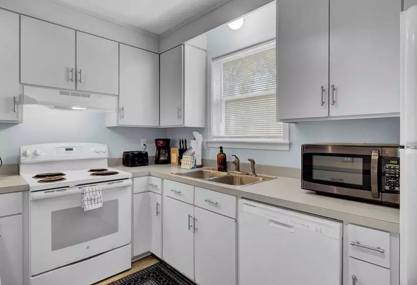 Ion By Avantstay Walk To Beach, Dining, Shopping Central Location Deck