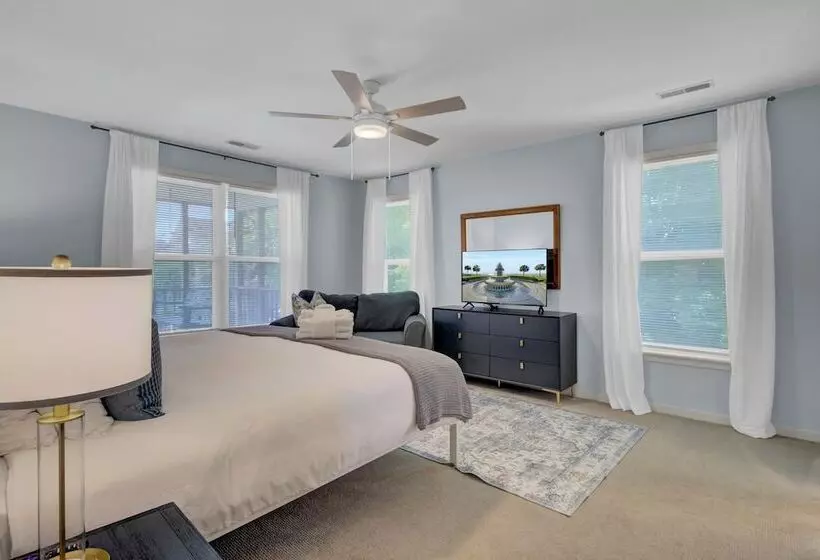 Ion By Avantstay Walk To Beach, Dining, Shopping Central Location Deck