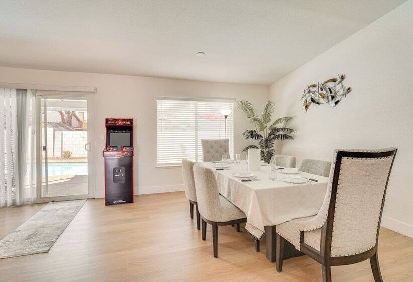 Las Vegas Home ~ 5 Mi To Strip: Fire Pit & Grill!
