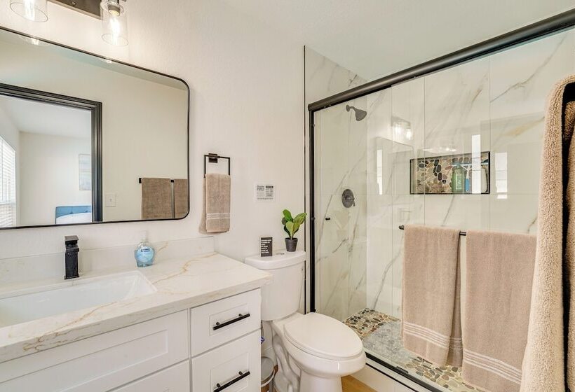 Las Vegas Home ~ 5 Mi To Strip: Fire Pit & Grill!