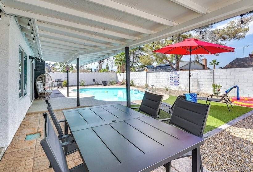Las Vegas Home ~ 5 Mi To Strip: Fire Pit & Grill!