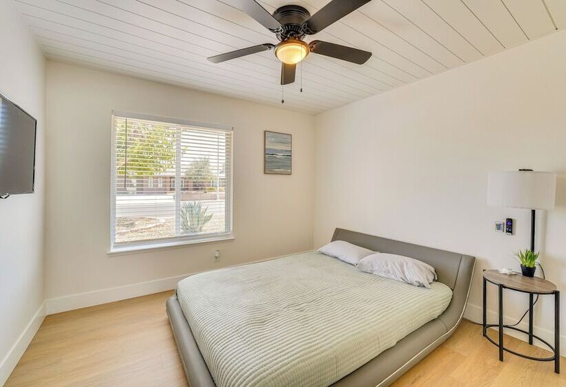 Las Vegas Home ~ 5 Mi To Strip: Fire Pit & Grill!