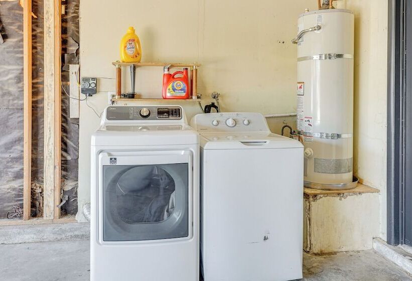 Las Vegas Home ~ 5 Mi To Strip: Fire Pit & Grill!