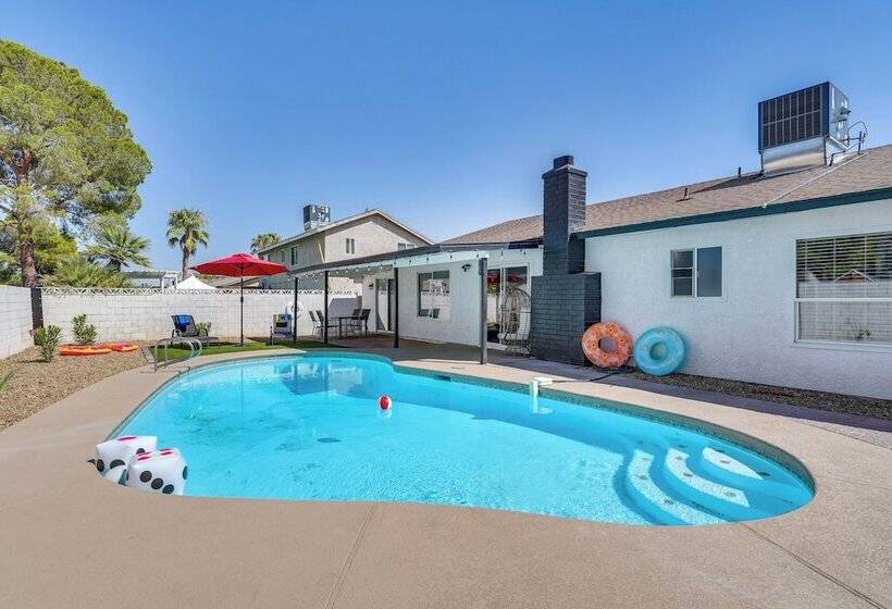 Las Vegas Home ~ 5 Mi To Strip: Fire Pit & Grill!